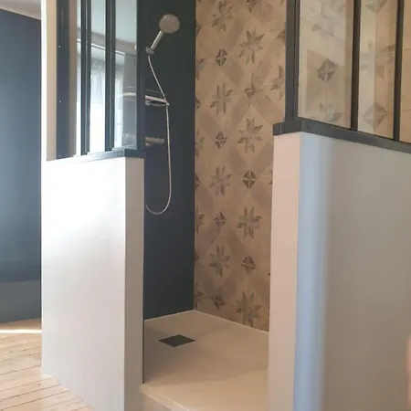 Апартаменты Cosy Face A La Mayenne *