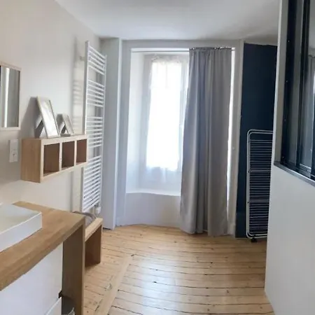 Cosy Face A La Mayenne Лаваль