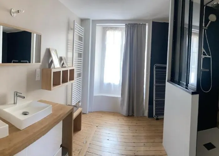 Cosy Face A La Mayenne Laval (Mayenne)